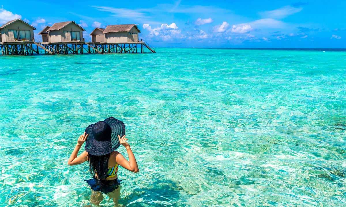 maldives-sinelifthi-epeidi-forouse-bikini